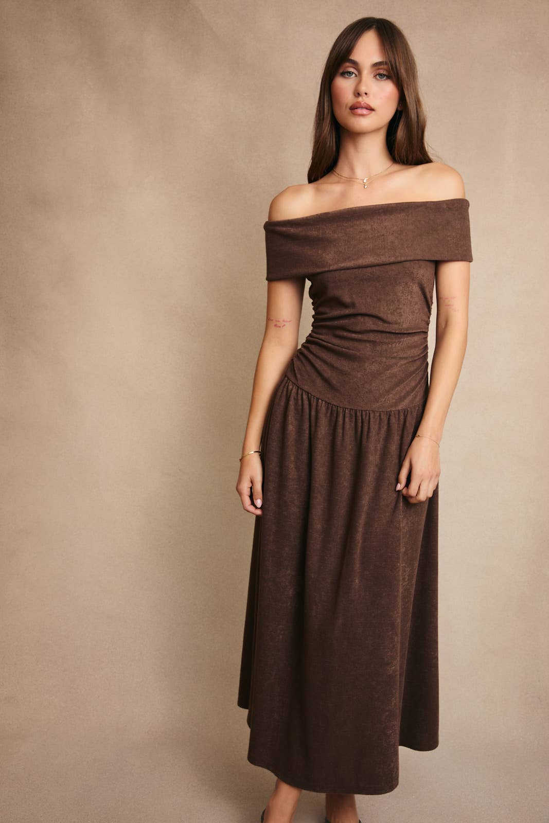 OFF SHOULDER LOW WAIST KNIT MIDI DRESS