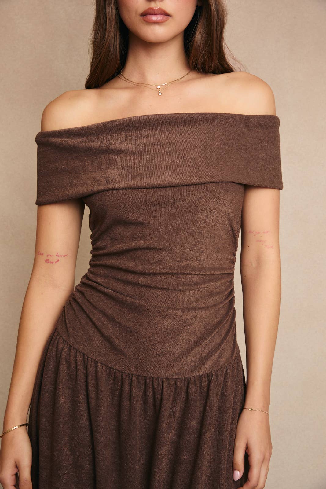 OFF SHOULDER LOW WAIST KNIT MIDI DRESS