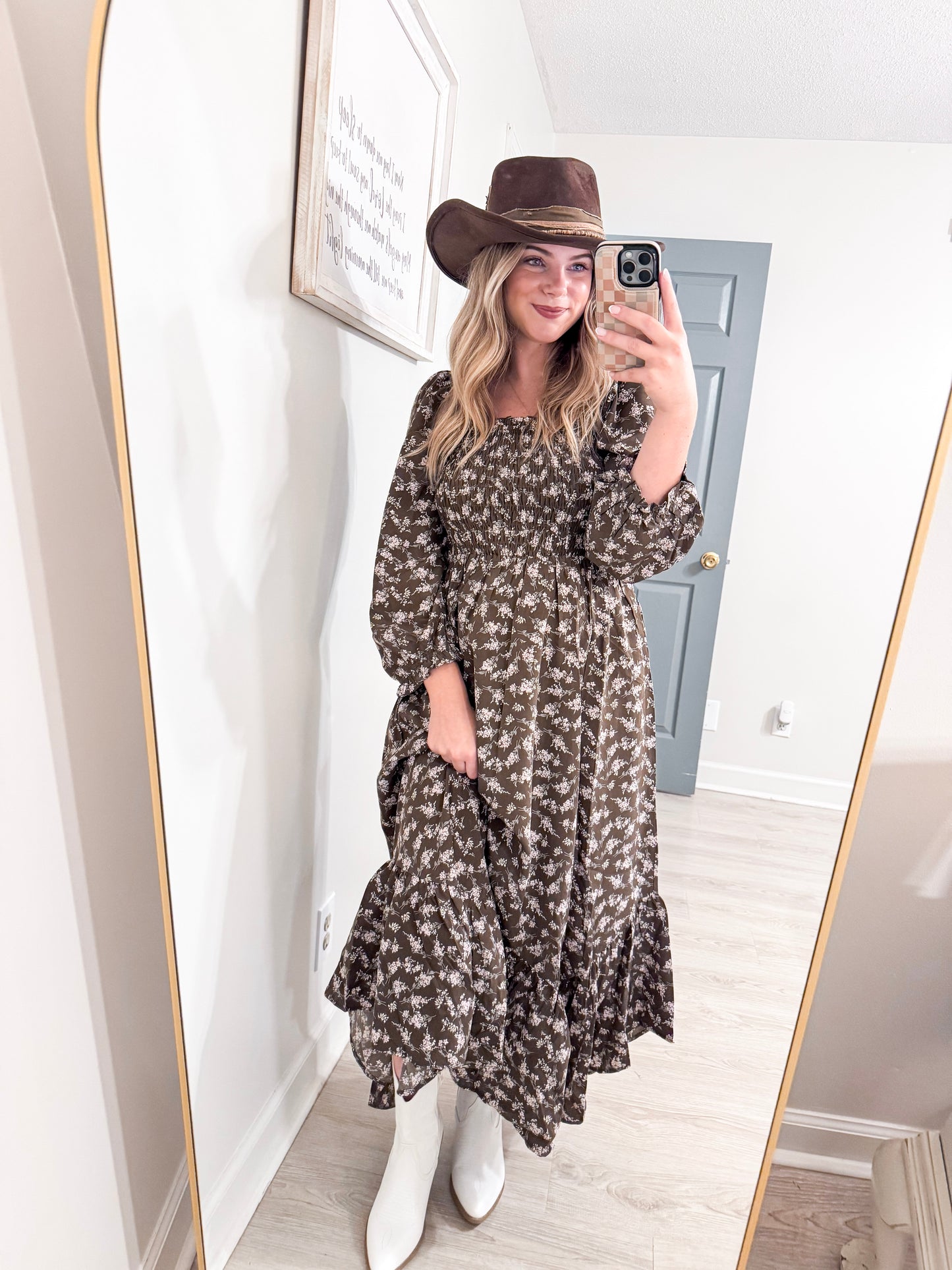 Romantic Long-sleeve Floral Maxi Dress with Pockets