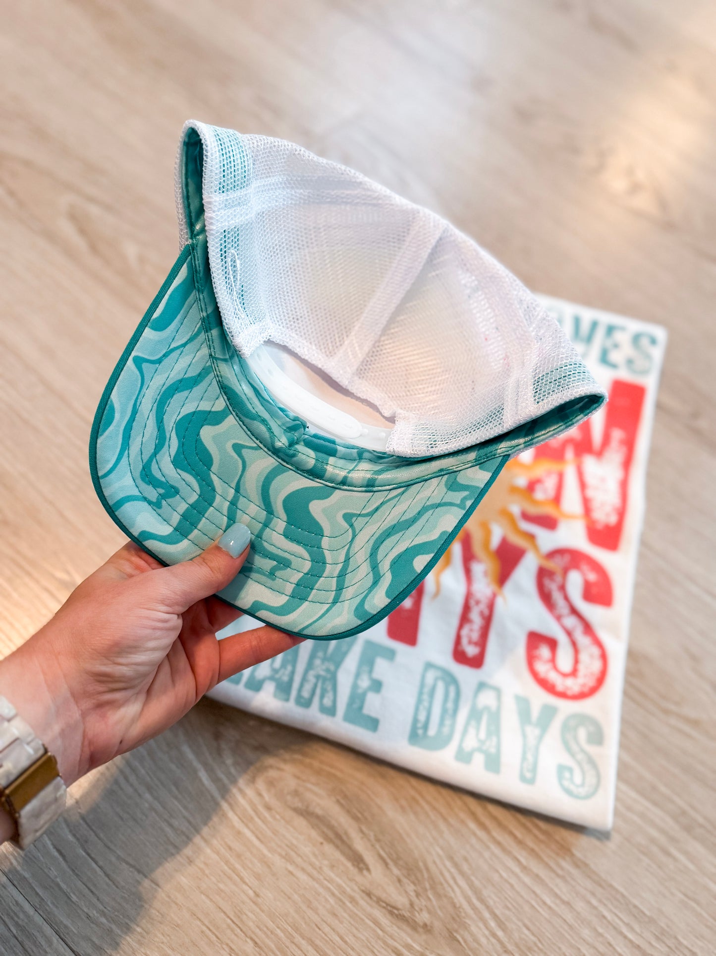 Boat Waves - Sun Rays - Lake Days Hat