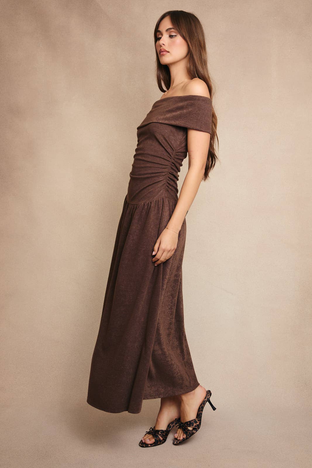 OFF SHOULDER LOW WAIST KNIT MIDI DRESS