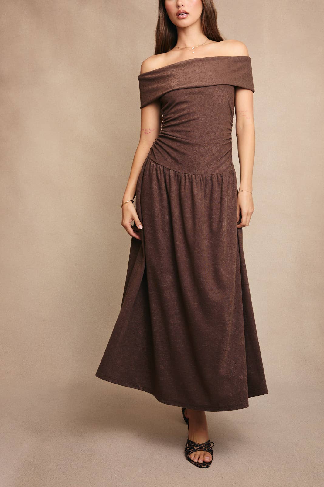 OFF SHOULDER LOW WAIST KNIT MIDI DRESS