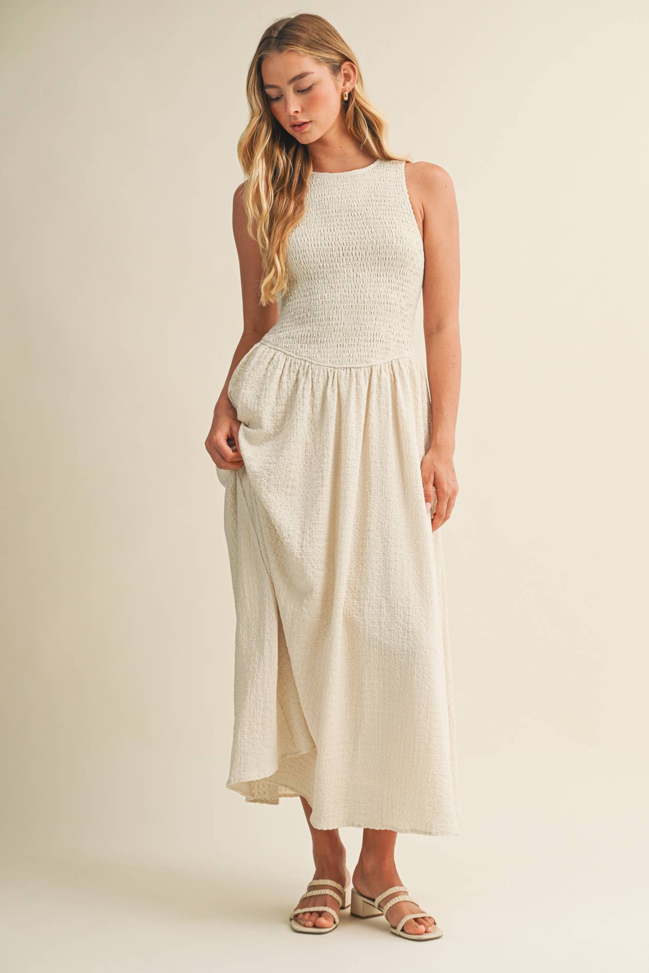 TEXTURED SMOCKED SLEEVELESS DRESS