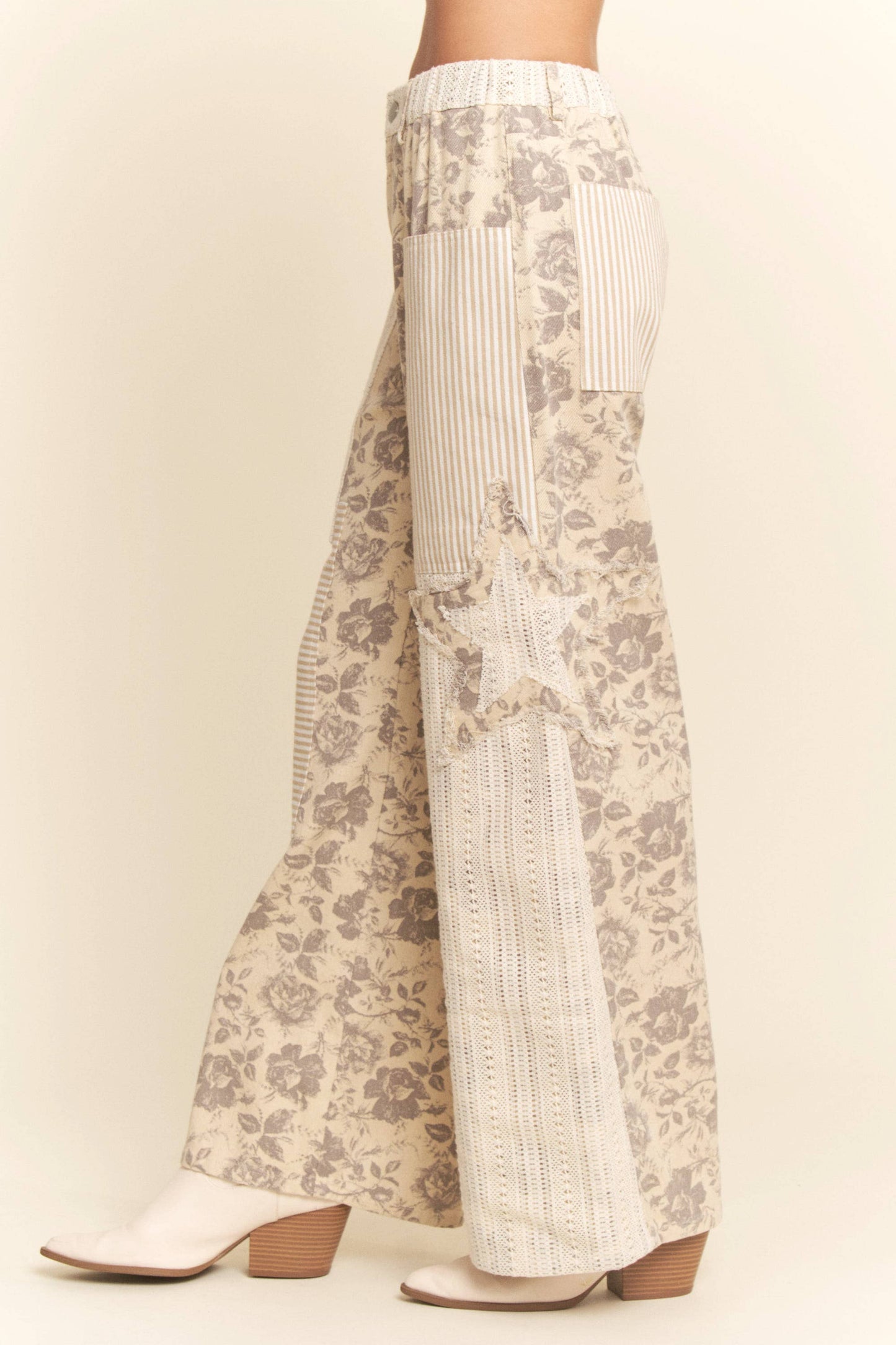 FLORAL STAR PATCH DETAIL WASHED PANTS