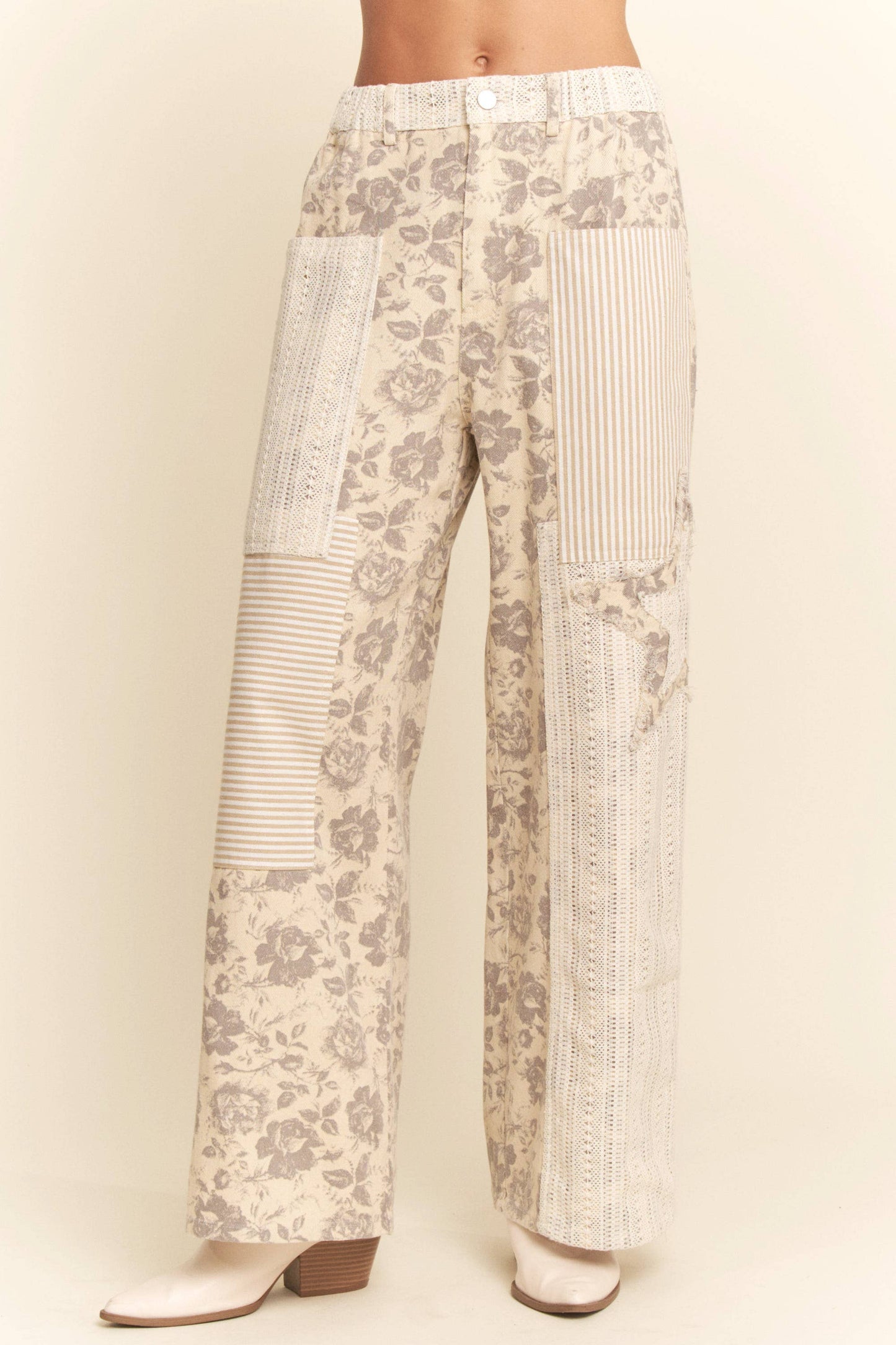 FLORAL STAR PATCH DETAIL WASHED PANTS